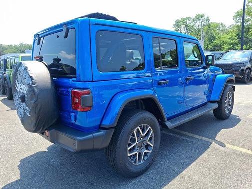 2025 Jeep Wrangler 4-Door Sahara 4x4