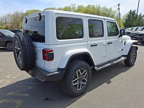 2025 Jeep Wrangler 4-Door Sahara 4x4