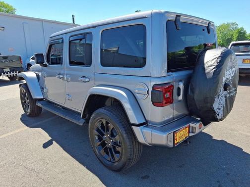 Billet Silver Metallic Clearcoat 2021 Jeep Wrangler Unlimited Sahara
