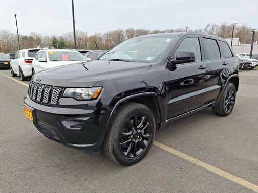 2022 Jeep Grand Cherokee Laredo