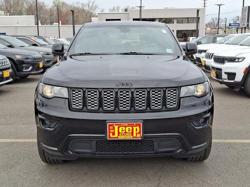 2022 Jeep Grand Cherokee Laredo