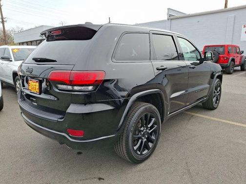 2022 Jeep Grand Cherokee Laredo