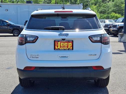 2022 Jeep Compass Latitude Lux