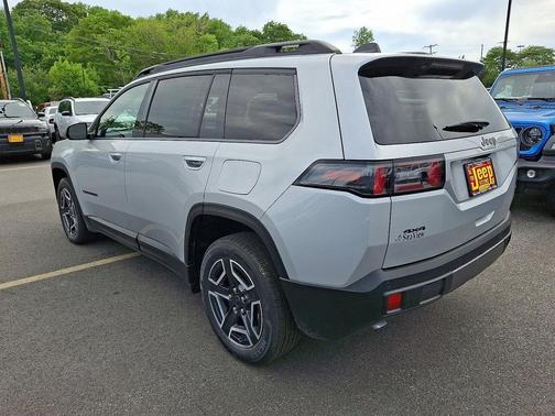 Silver Zynith Clearcoat 2026 Jeep Cherokee Laredo 4x4