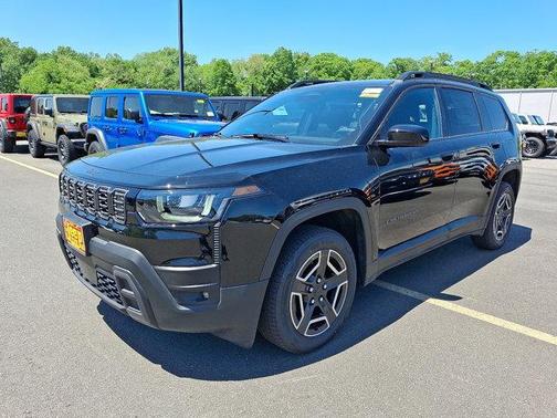 Diamond Black Crystal Pearlcoat 2026 Jeep Cherokee Laredo 4x4
