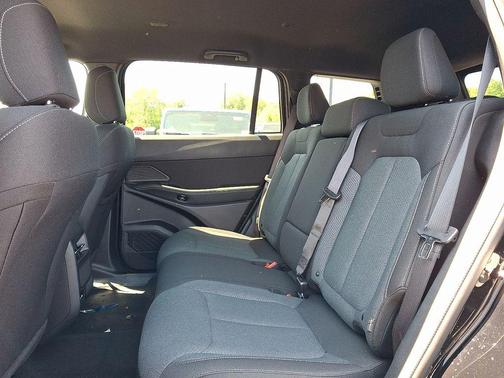 Diamond Black Crystal Pearlcoat 2026 Jeep Cherokee Laredo 4x4