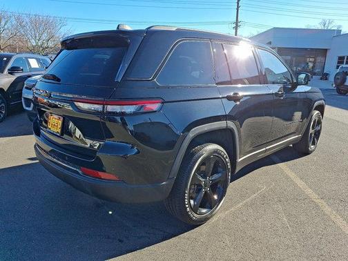 2023 Jeep Grand Cherokee Altitude