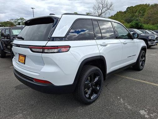2025 Jeep Grand Cherokee Altitude