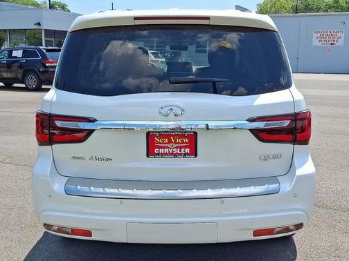 2022 INFINITI QX80 Luxe