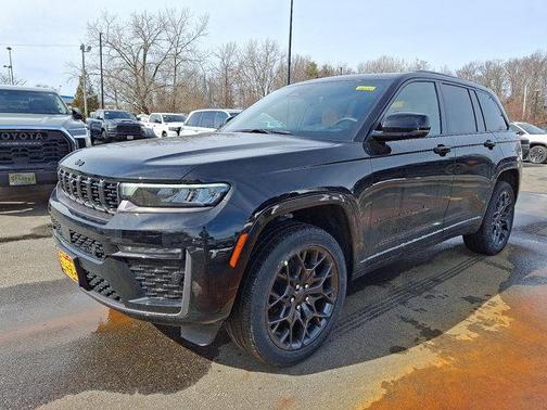 diamond black crystal pearlcoat 2026 Jeep Grand Cherokee Summit