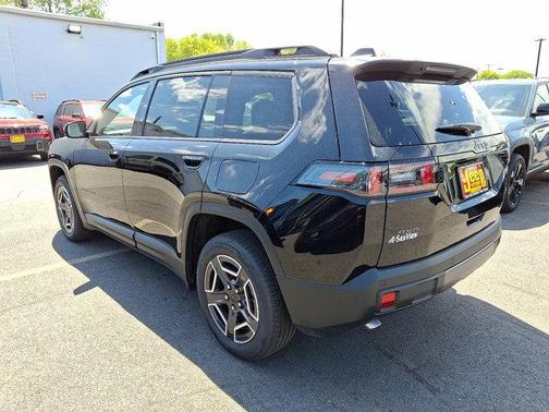 Diamond Black Crystal Pearlcoat 2026 Jeep Cherokee Limited