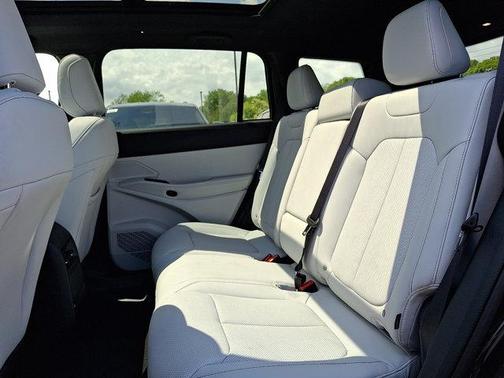 Diamond Black Crystal Pearlcoat 2026 Jeep Cherokee Limited