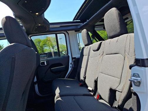 Bright White Clearcoat 2026 Jeep Wrangler Willys