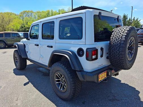 Bright White Clearcoat 2026 Jeep Wrangler Willys