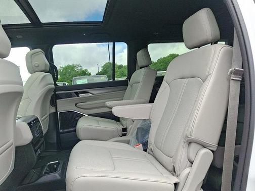 2025 Jeep Wagoneer L Series II Limited 4x4