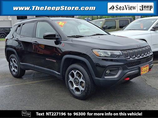 Diamond Black Crystal Pearlcoat 2022 Jeep Compass Trailhawk