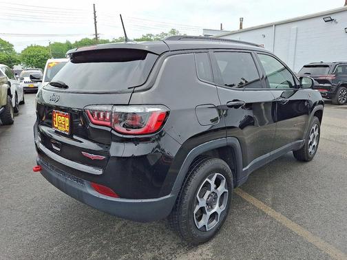 Diamond Black Crystal Pearlcoat 2022 Jeep Compass Trailhawk