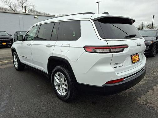 Bright White Clearcoat 2022 Jeep Grand Cherokee L Laredo