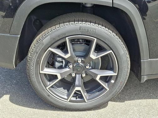 Diamond Black Crystal Pearlcoat 2026 Jeep Cherokee Overland