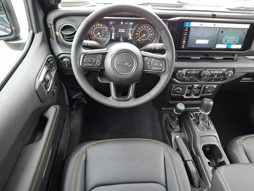 2026 Jeep Gladiator Sahara 4x4