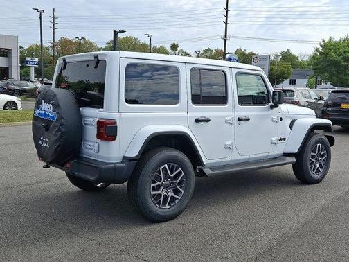 2025 Jeep Wrangler 4-Door Sahara 4x4