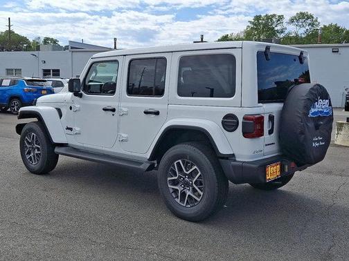 2025 Jeep Wrangler 4-Door Sahara 4x4