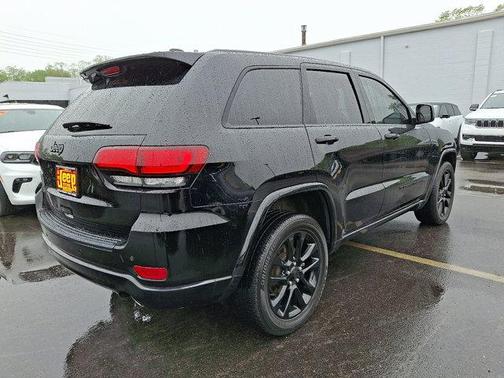 2022 Jeep Grand Cherokee Laredo