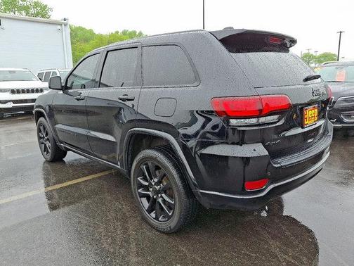2022 Jeep Grand Cherokee Laredo