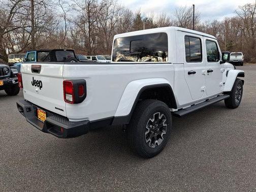 2026 Jeep Gladiator Sahara 4x4
