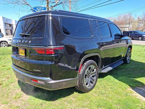Diamond Black Crystal Pearlcoat 2022 Jeep Wagoneer Series III 4x4