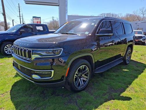 Diamond Black Crystal Pearlcoat 2022 Jeep Wagoneer Series III 4x4