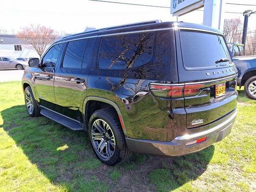 Diamond Black Crystal Pearlcoat 2022 Jeep Wagoneer Series III 4x4