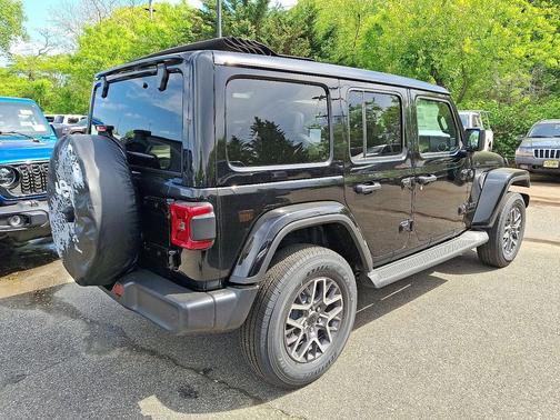 Black Clearcoat 2026 Jeep Wrangler 4-Door Sahara 4x4