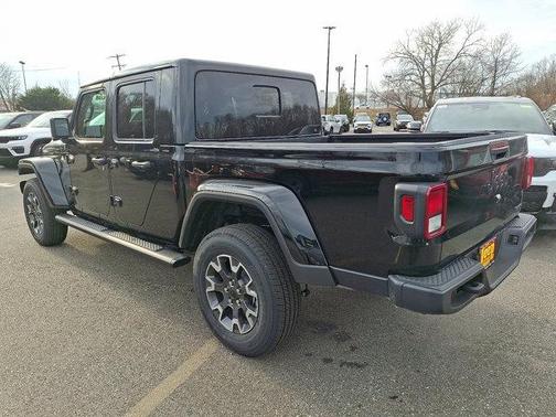 2026 Jeep Gladiator Sahara 4x4