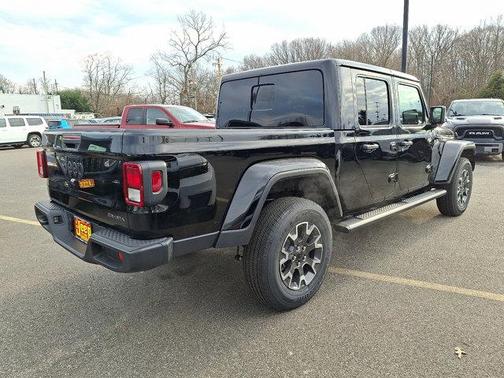 2026 Jeep Gladiator Sahara 4x4