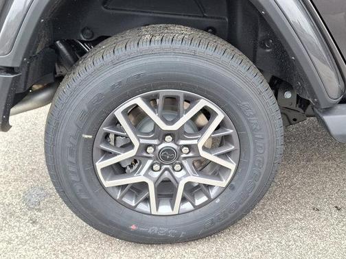 2026 Jeep Wrangler 4-Door Sahara 4x4