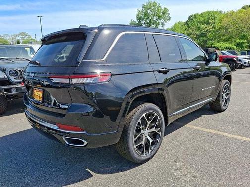 2025 Jeep Grand Cherokee Summit