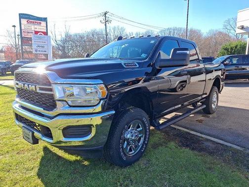 2024 RAM 2500 Tradesman Crew Cab 4x4 6'4' Box