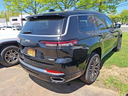 Diamond Black Crystal Pearlcoat 2023 Jeep Grand Cherokee L Summit Reserve