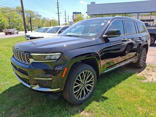 Diamond Black Crystal Pearlcoat 2023 Jeep Grand Cherokee L Summit Reserve