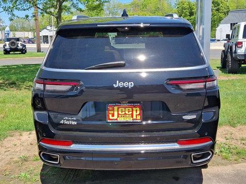 Diamond Black Crystal Pearlcoat 2023 Jeep Grand Cherokee L Summit Reserve