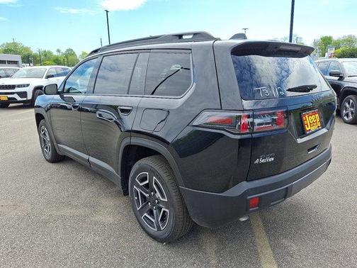 Diamond Black Crystal Pearlcoat 2026 Jeep Cherokee Laredo 4x4