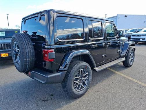 2025 Jeep Wrangler 4-Door Sahara 4x4