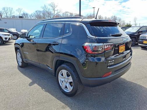 Diamond Black Crystal Pearlcoat 2022 Jeep Compass Latitude