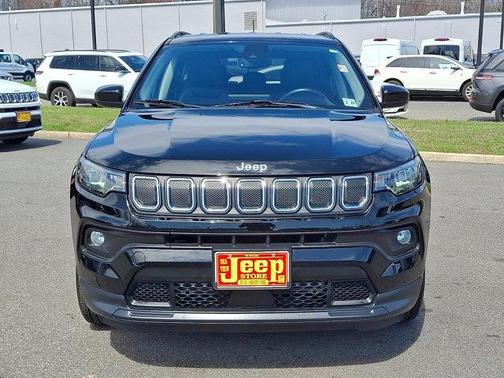 Diamond Black Crystal Pearlcoat 2022 Jeep Compass Latitude