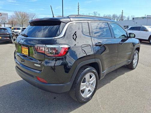 Diamond Black Crystal Pearlcoat 2022 Jeep Compass Latitude