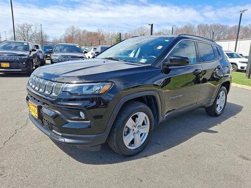 Diamond Black Crystal Pearlcoat 2022 Jeep Compass Latitude