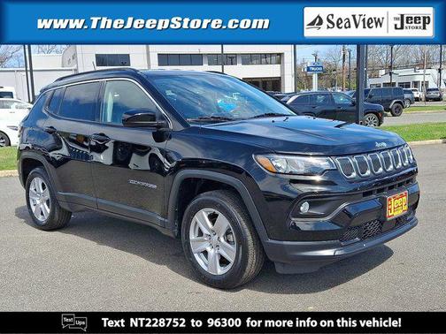Diamond Black Crystal Pearlcoat 2022 Jeep Compass Latitude