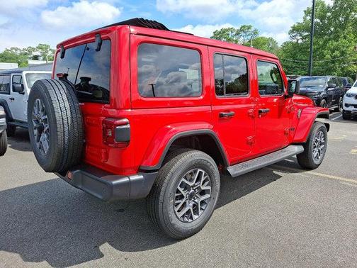 2025 Jeep Wrangler 4-Door Sahara 4x4