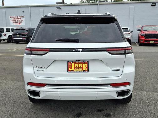 2022 Jeep Grand Cherokee Summit